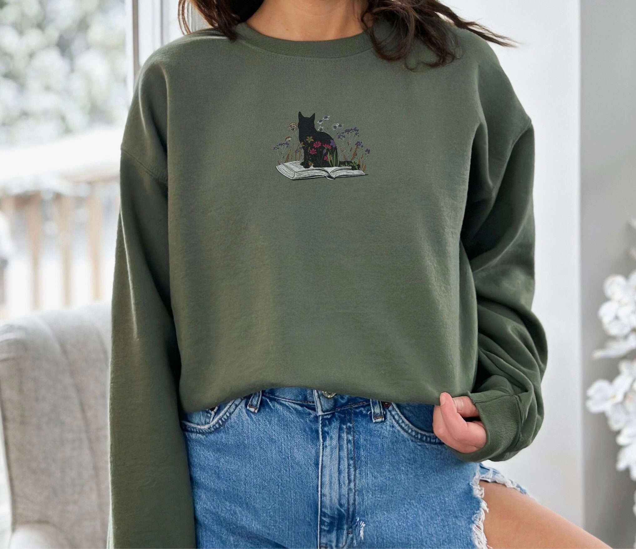 Luxurious and Challenging: Embroidered Crewneck Sweatshirt