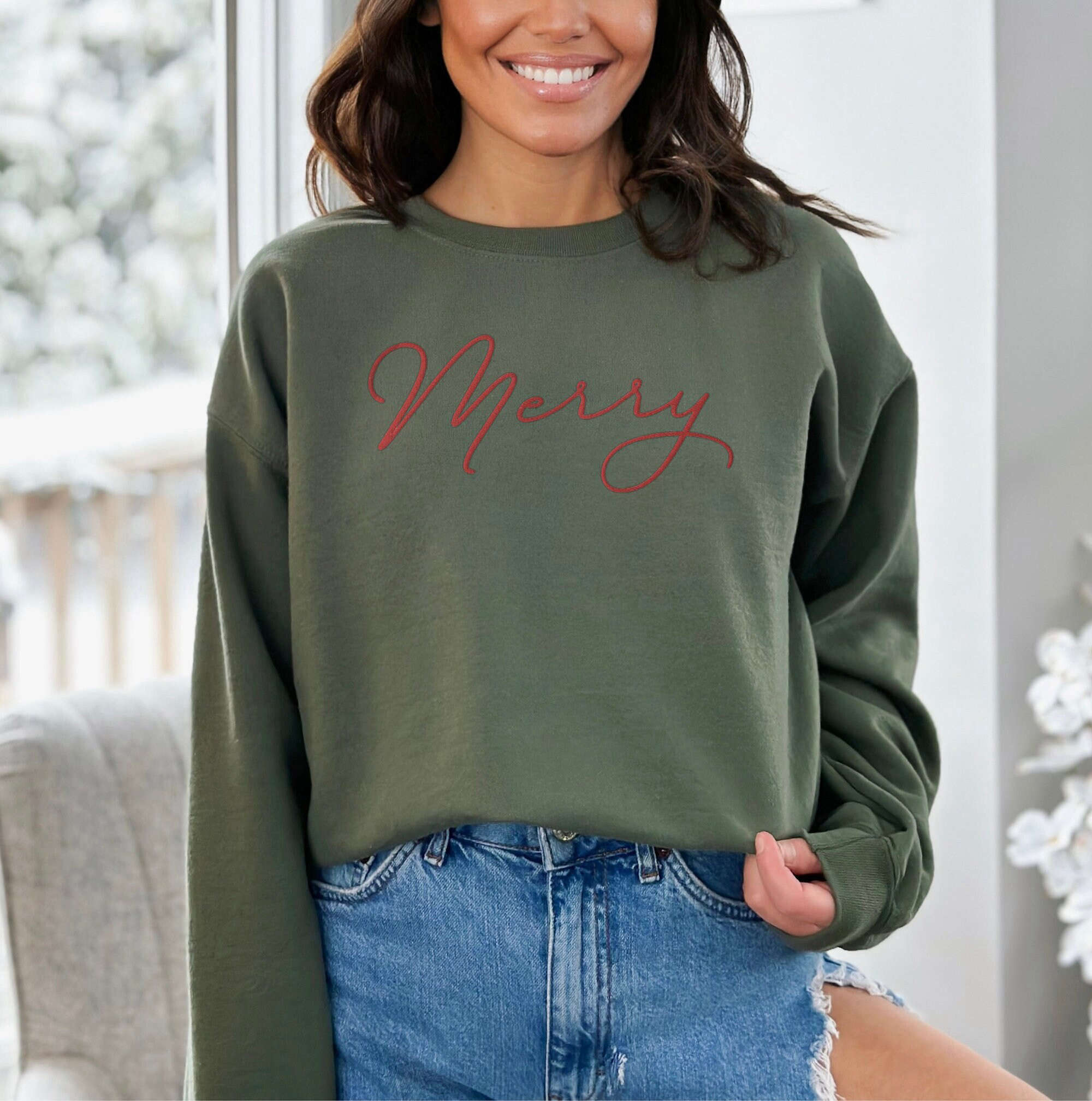 Embroidered Merry Crewneck Sweatshirt – Cute Minimalistic Soft & Comfy Christmas Sweater