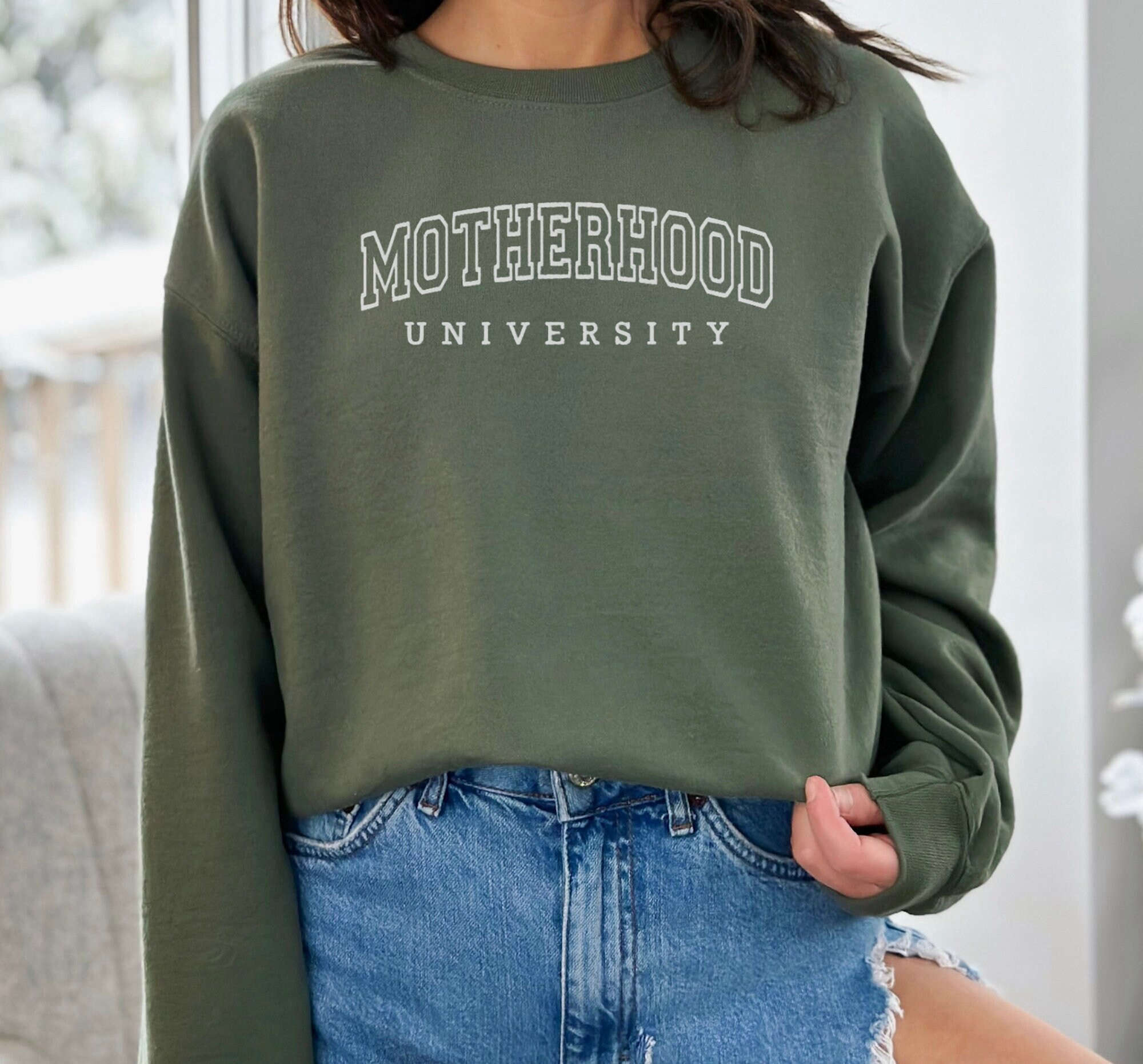 Luxurious and Challenging: Embroidered Crewneck Sweatshirt