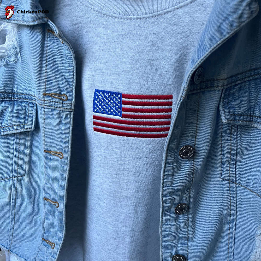 USA Embroidered Sweatshirt Patriotic Flag Crewneck for July 4th Celebrations