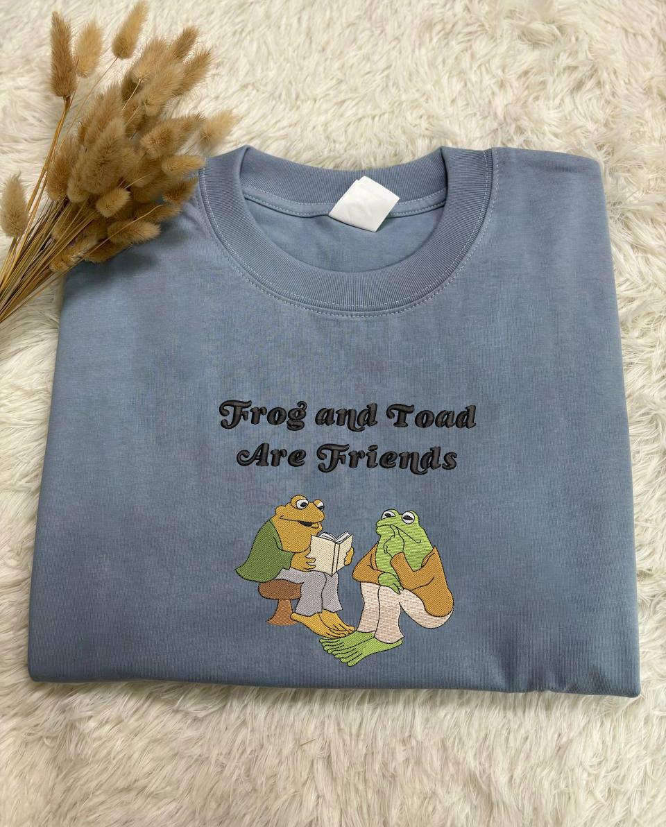 Vintage Frog and Toad Together Sweatshirt: Classic Bookworm Embroidered Shirt Retro Gift For Her