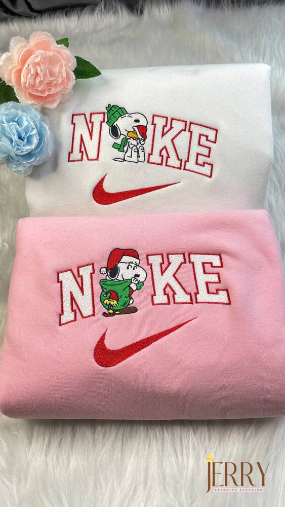 Snoopy Christmas Nike Embroidered Sweatshirt – Perfect Xmas Gift for Friends!