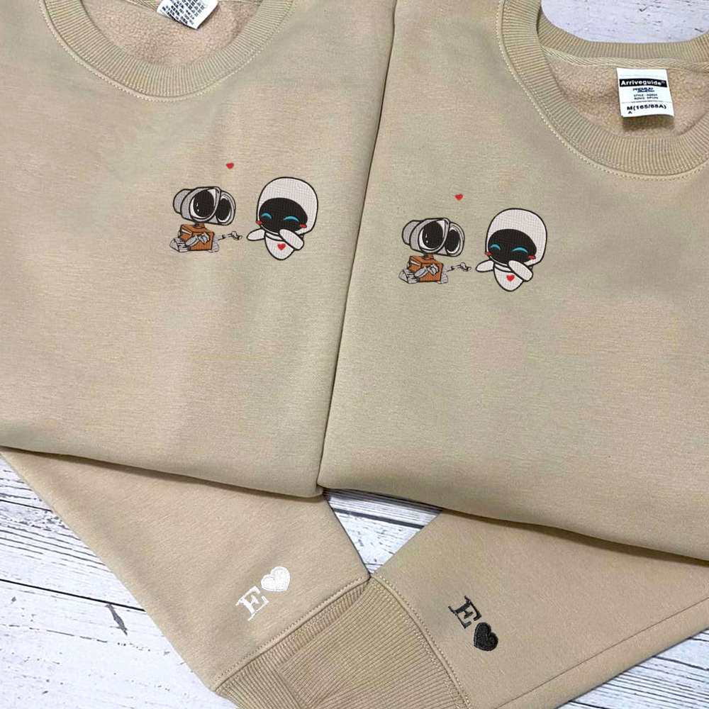 Walle Eve Couple Sweater: Trending Cartoon Sweatshirt with Embroidered Vintage Design for an Engaging Look!