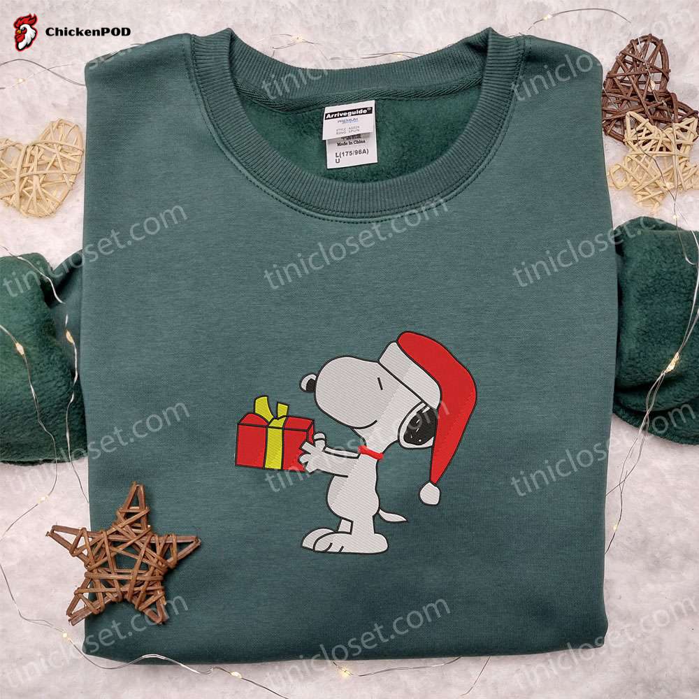 Snoopy Christmas Gift Box Shirt & Peanuts Cartoon Hoodie: Perfect Family Christmas Gifts