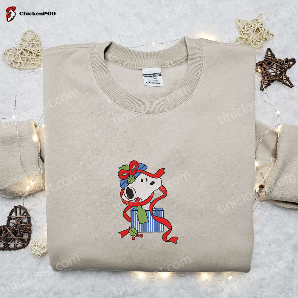 Snoopy Christmas Gift Shirt & Peanuts Cartoon Hoodie: Best Family Christmas Gifts